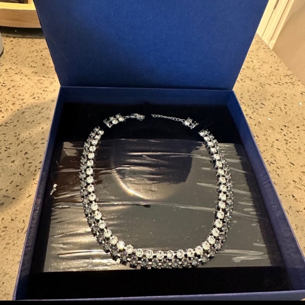 Swarovski hot Montana necklace - Picture 2 of 4